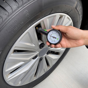
            
                Load image into Gallery viewer, Slime Elite Dial Tire Gauge (5-60 psi) #20486 In Use
            
        